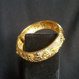Bangle bracelet pin close gold, black